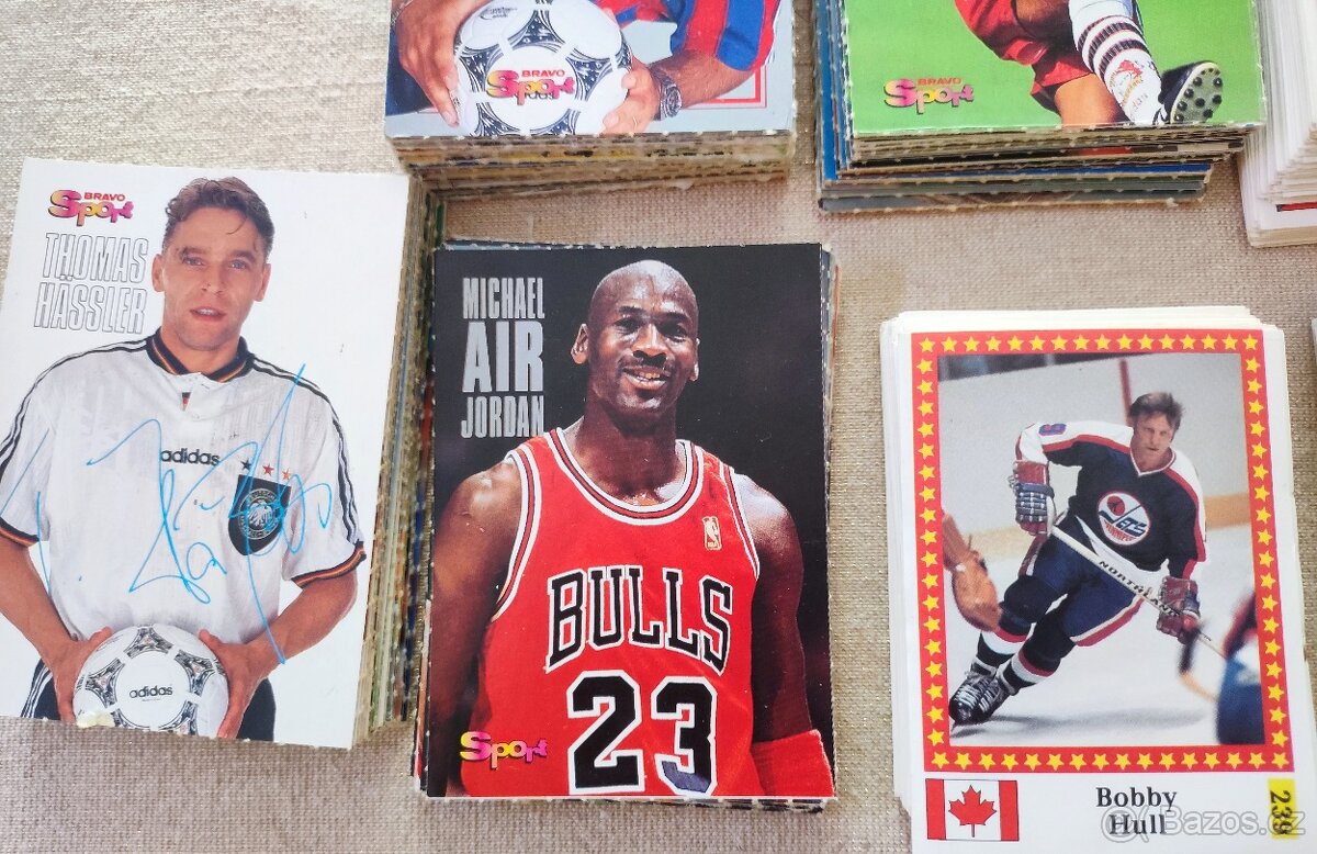 Hokejové a futbalové karty