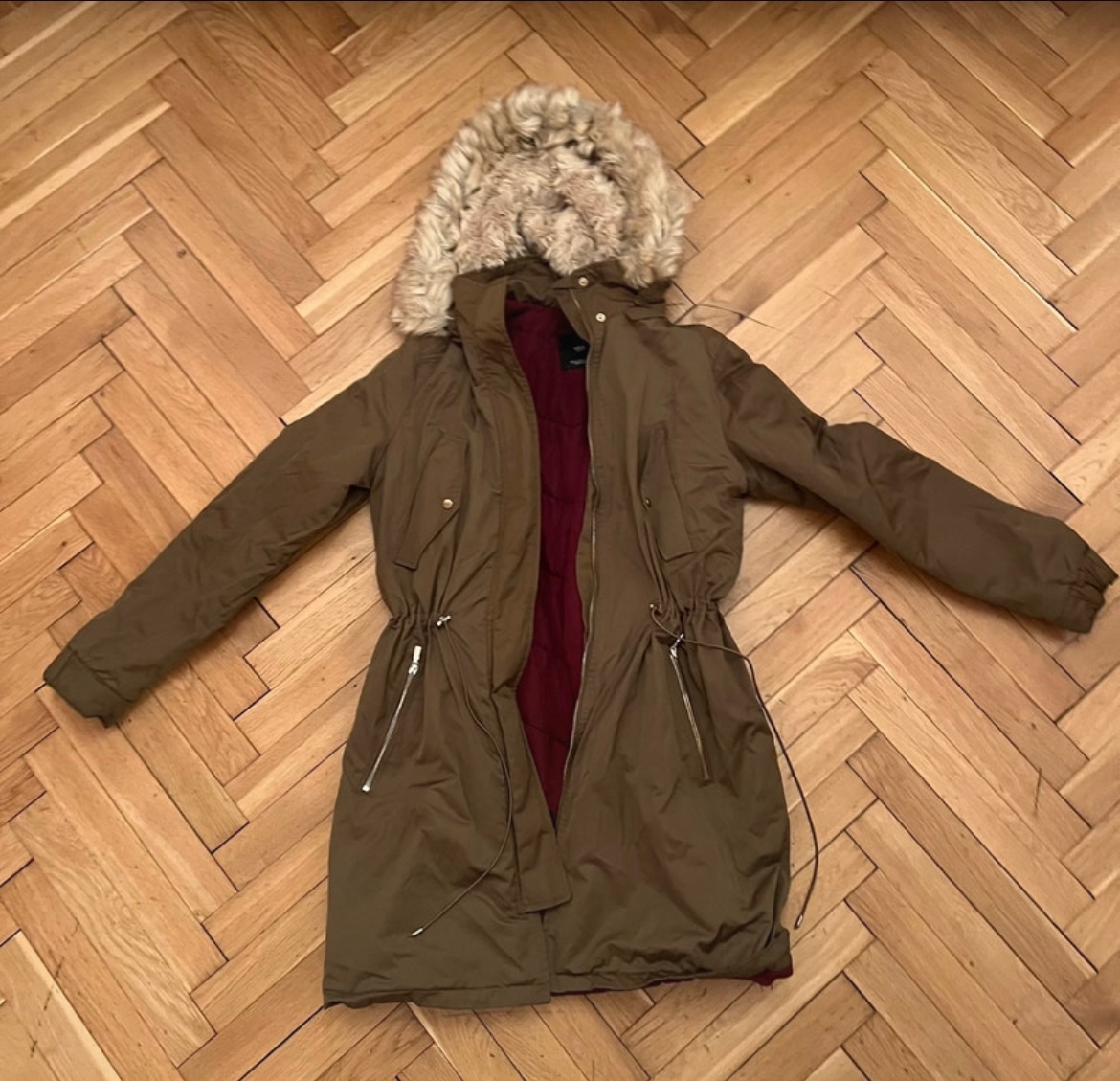 Stylová zimní parka s kožíškem