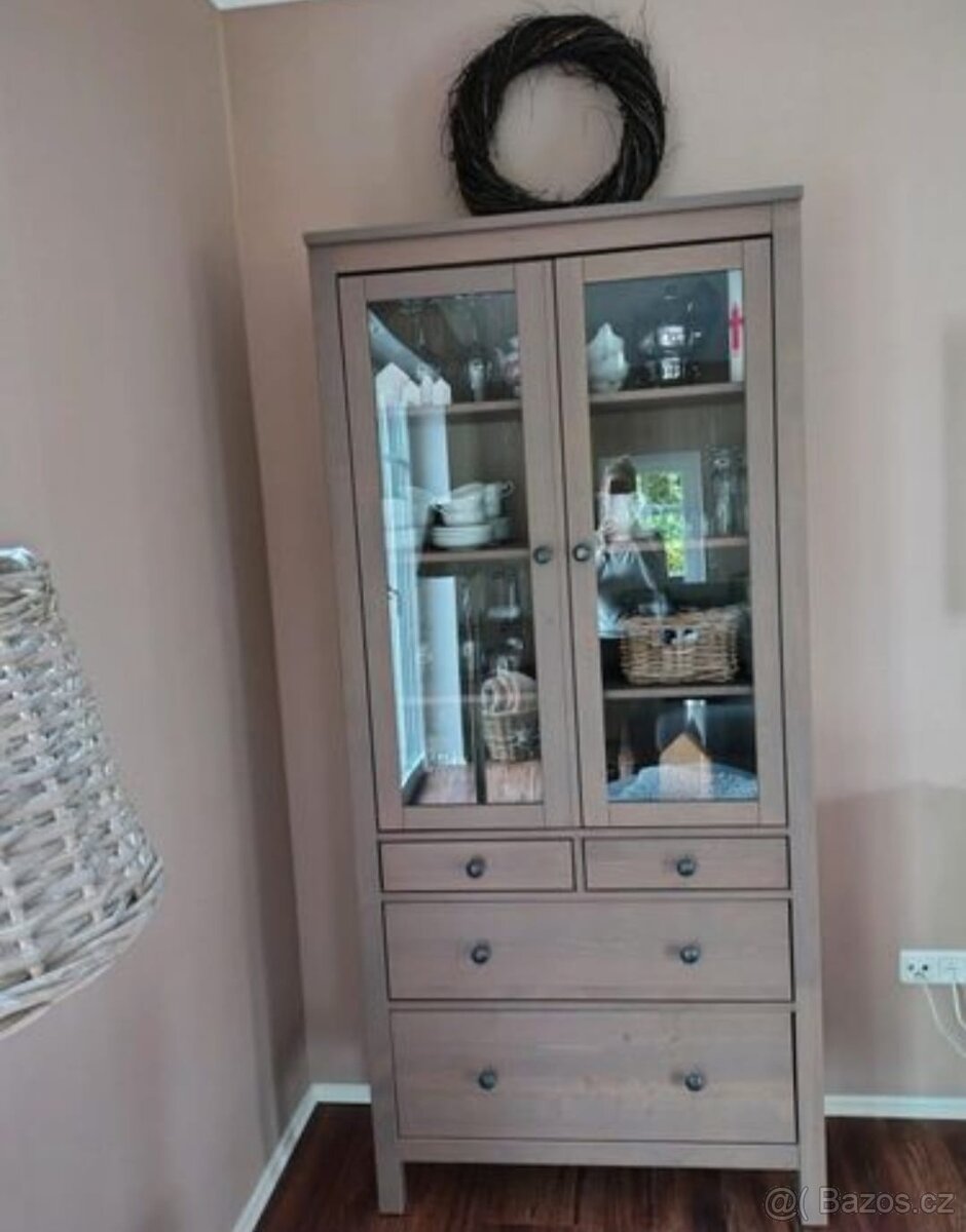VITRÍNA IKEA HEMNES"'