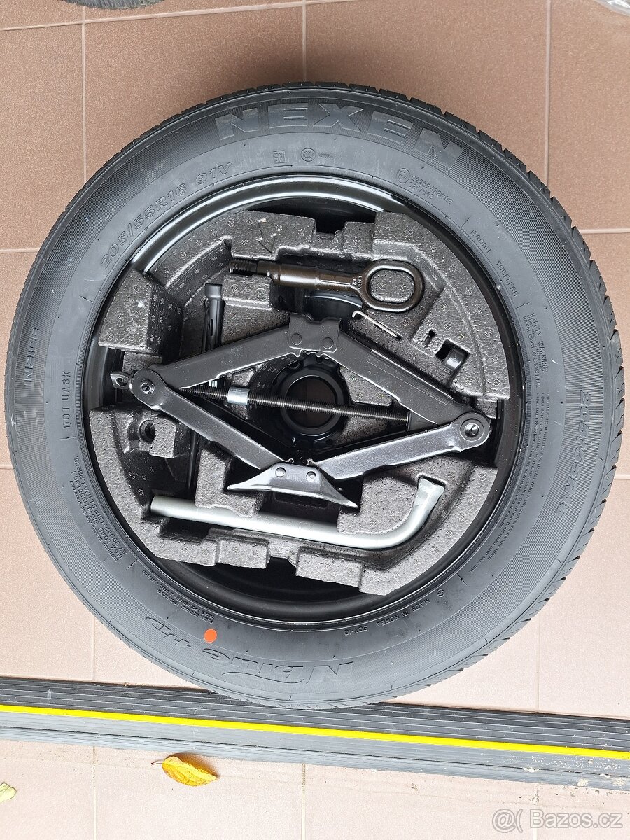 Rezervni kolo + sada na vymenu