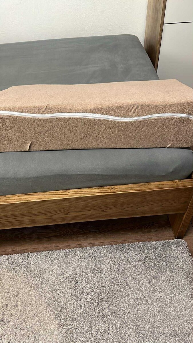 Polohovaci/klinovy polstar Bellatex