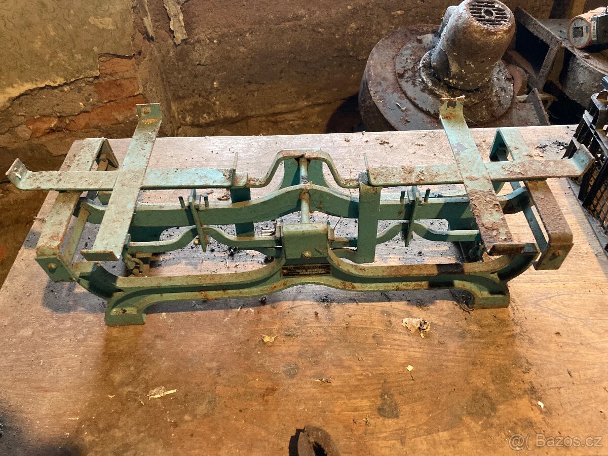 PILOVÉ PÁSY, VÁHY, SKŘÍŇKY