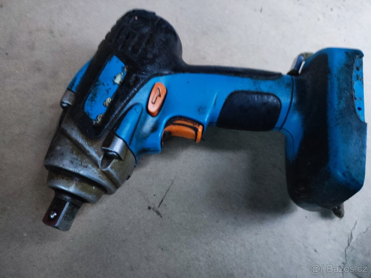 Rázový utahovák narex