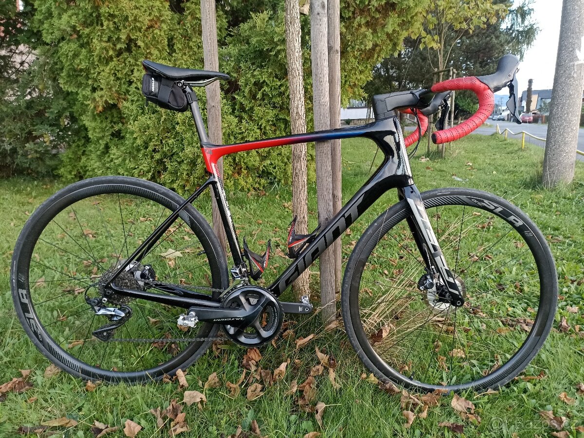 Silniční kolo Giant Defy 2019