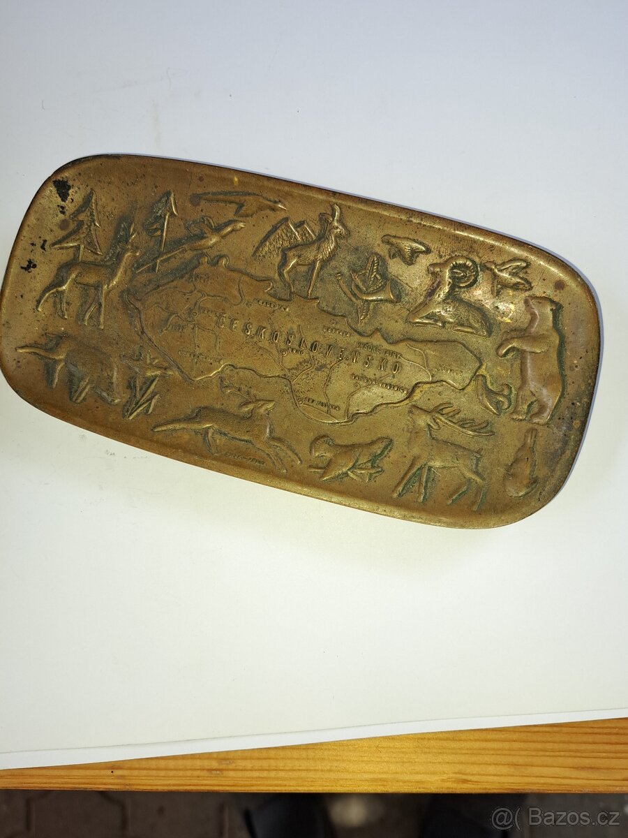 P O Ľ O V N Í C K A Tácka.