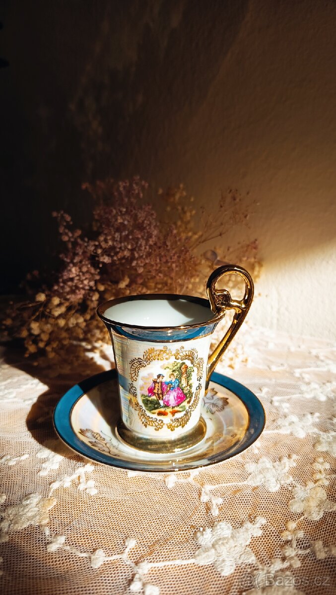 Japonský porcelánový šálek