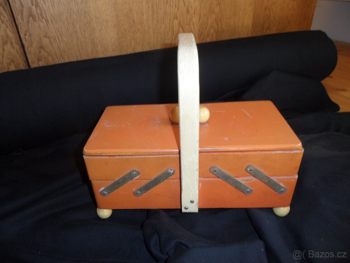 Kazeta, krabice na šití