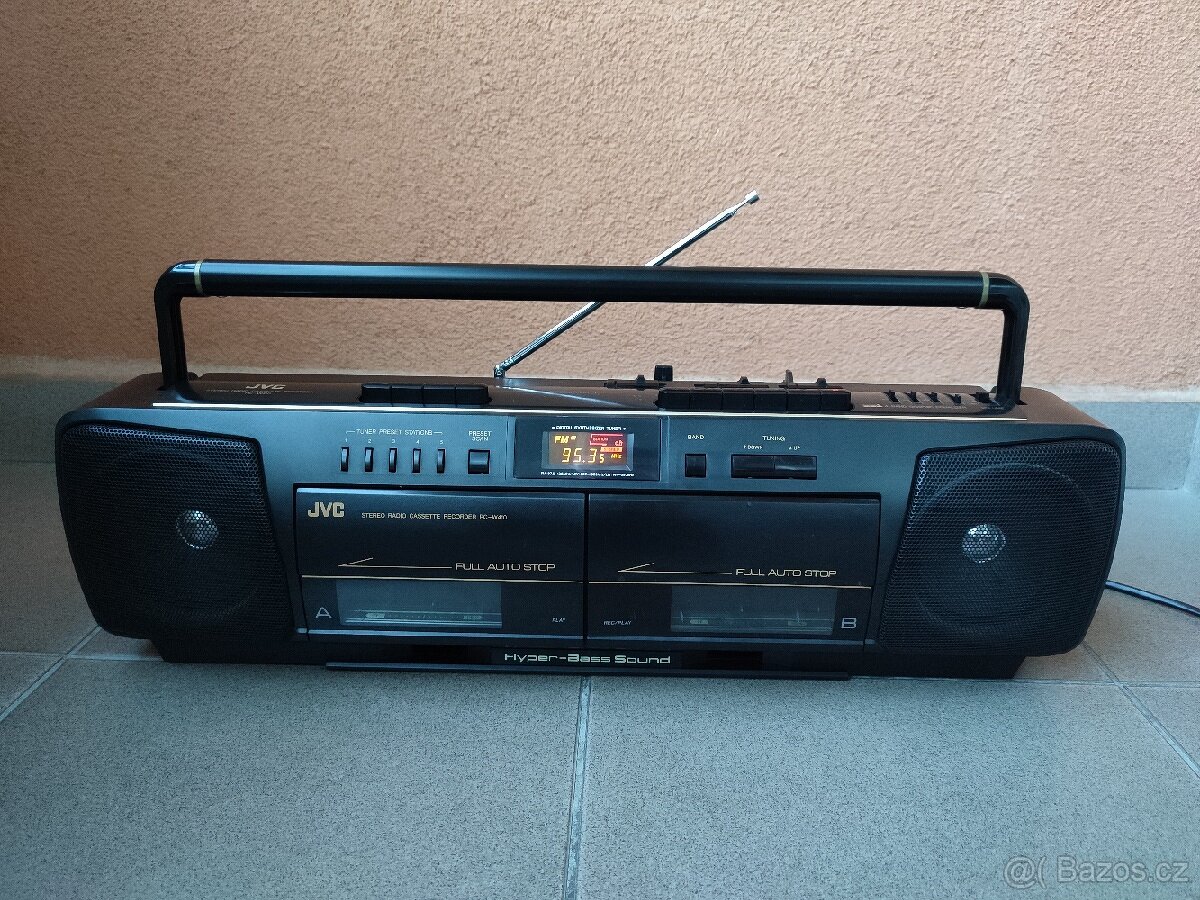 STEREO RADIO CASSETTE RECORDER JVC RC-W410.