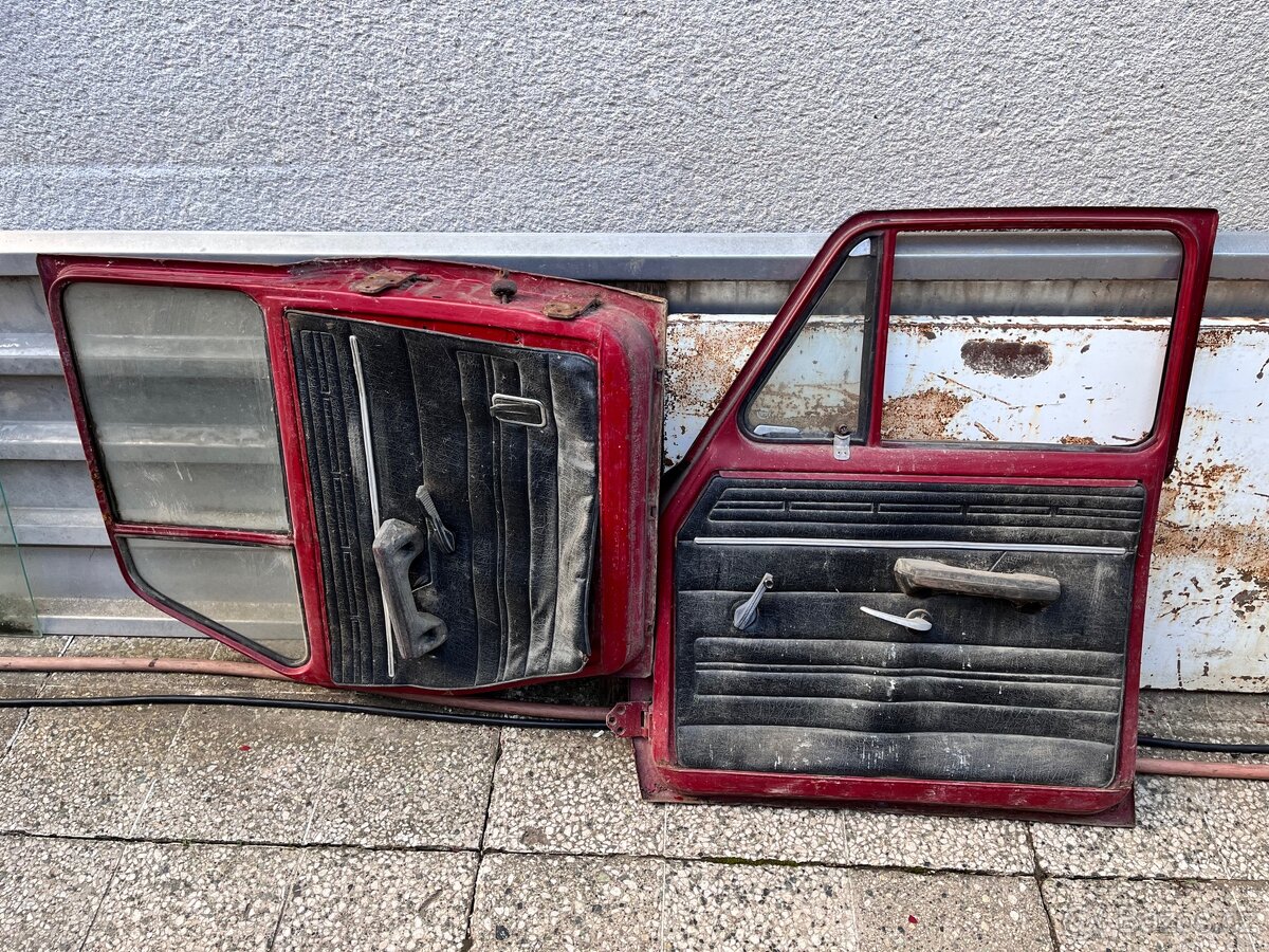 Dveře Škoda 100