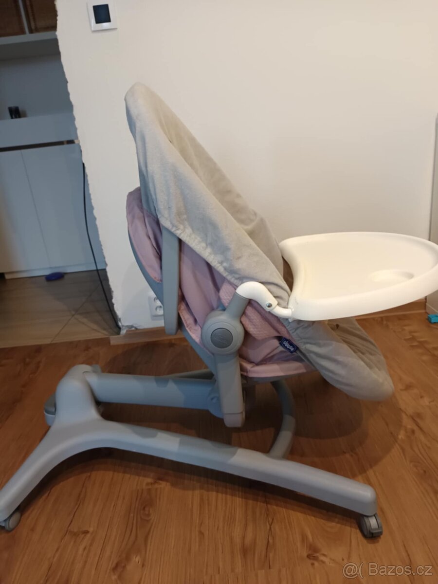 Postýlka, jídelní židle