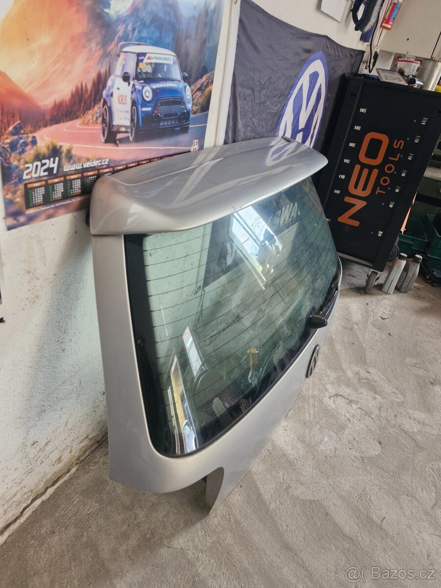 Páté vrata s křídlem golf 4