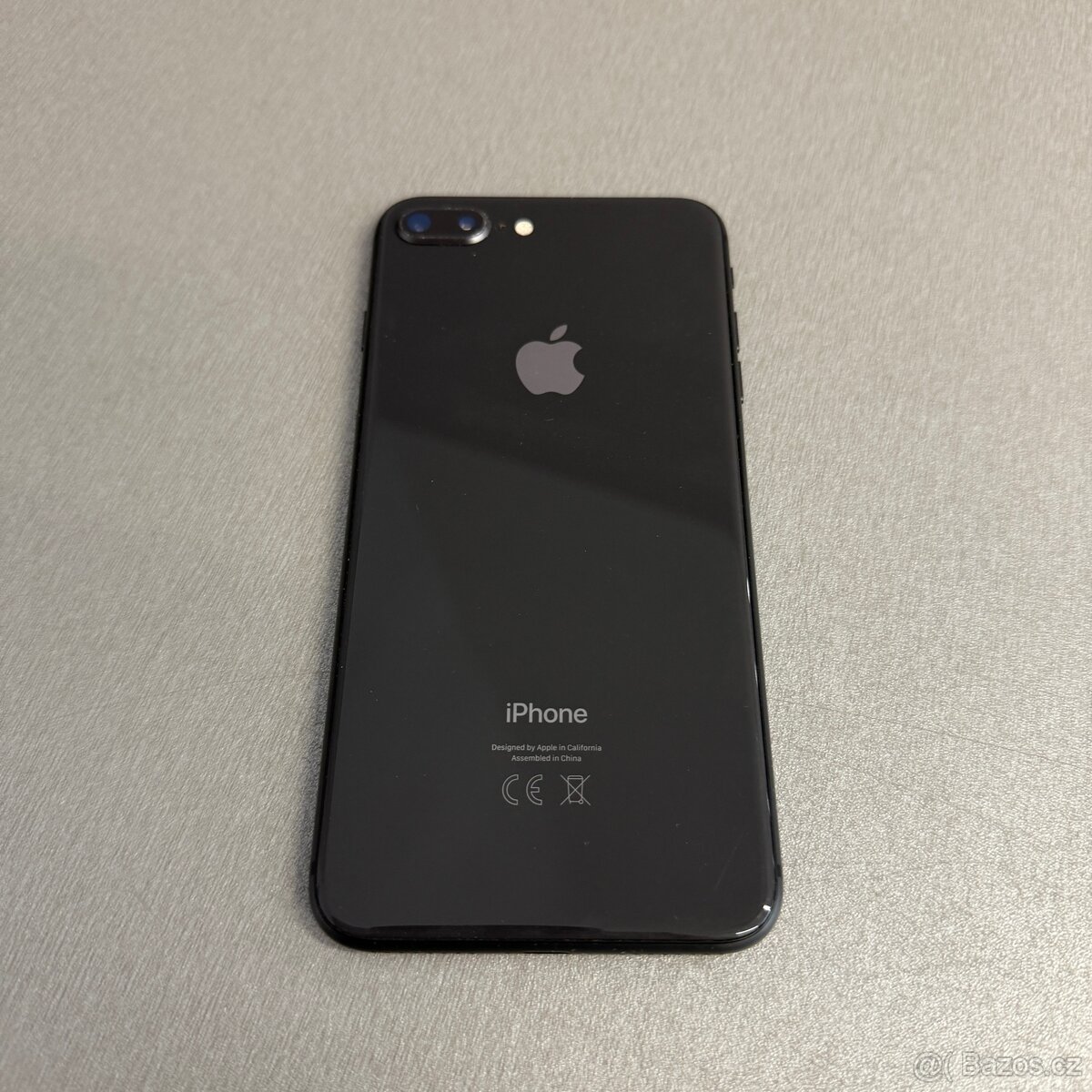 iPhone 8 Plus 64GB, pěkný stav, 12 měsíců záruka