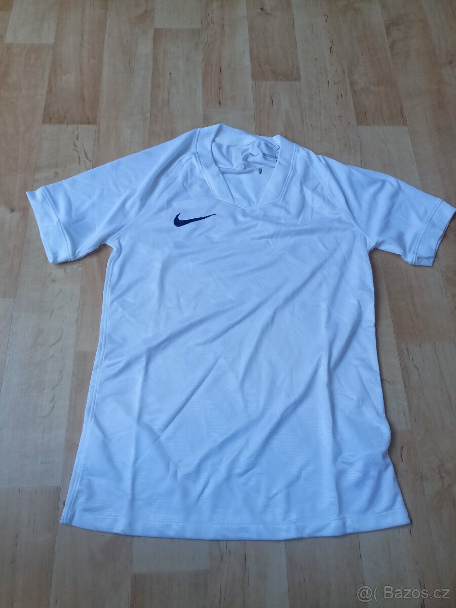 Sportovní tričko bílé Nike S nové
