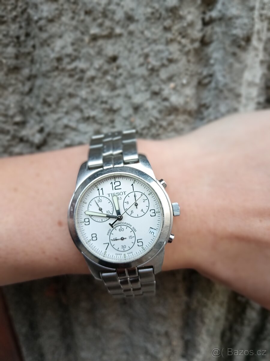 Pánské hodinky Tissot s chronografem a datem, svítící ve tmě