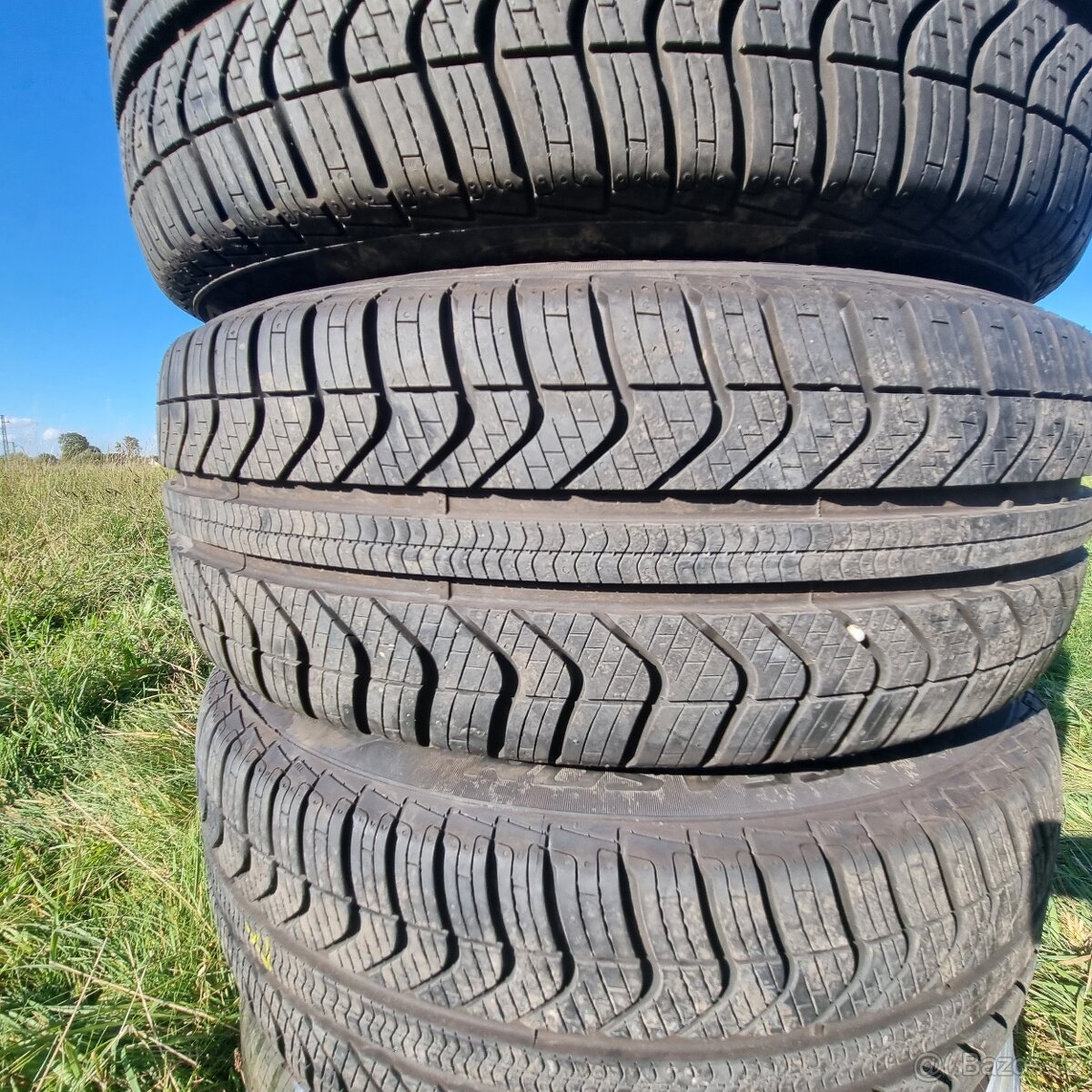215/55/17 Pirelli zimní 4ks 8mm Superb VW