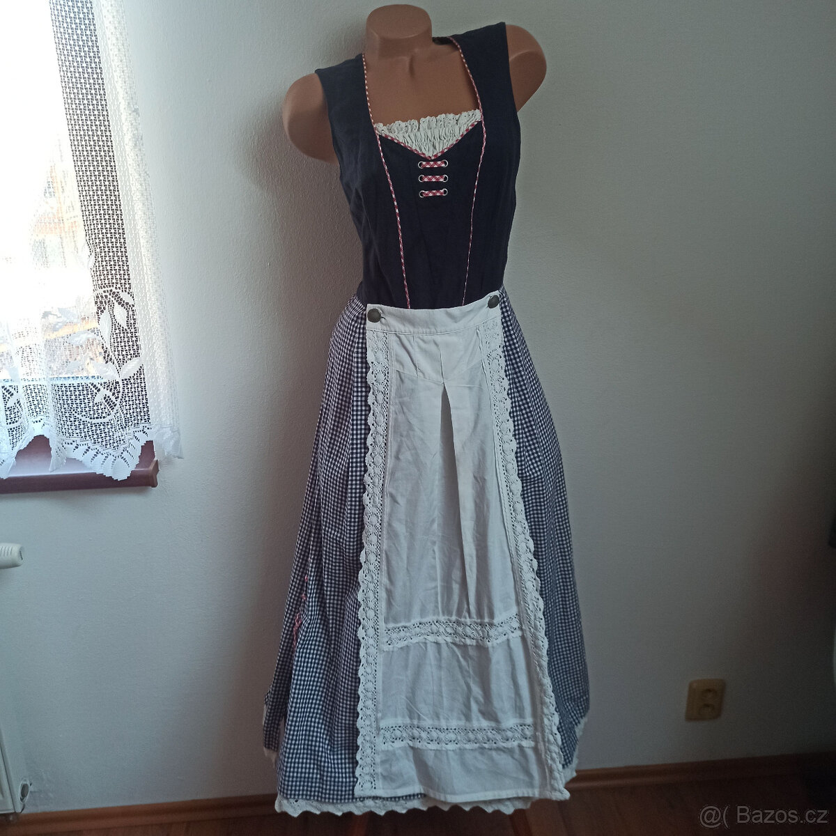 dámské bavorské šaty 38 - 40 TOP STAV