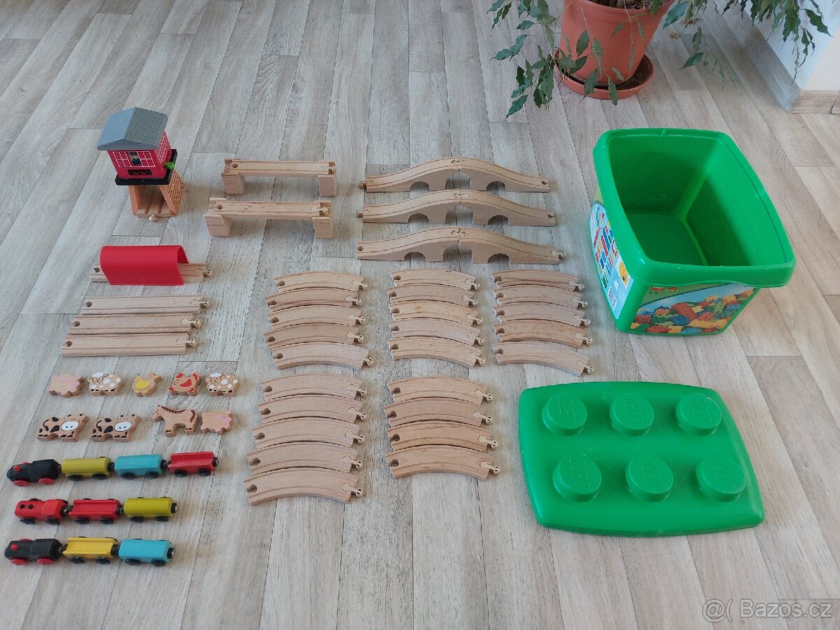Dřevěné vláčky, domeček, mosty, koleje, jako Ikea Lillabo