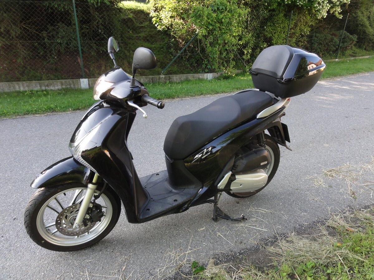Honda Sh 150,najeto pouze 6 850 km, TOP STAV, STK do 05/2029