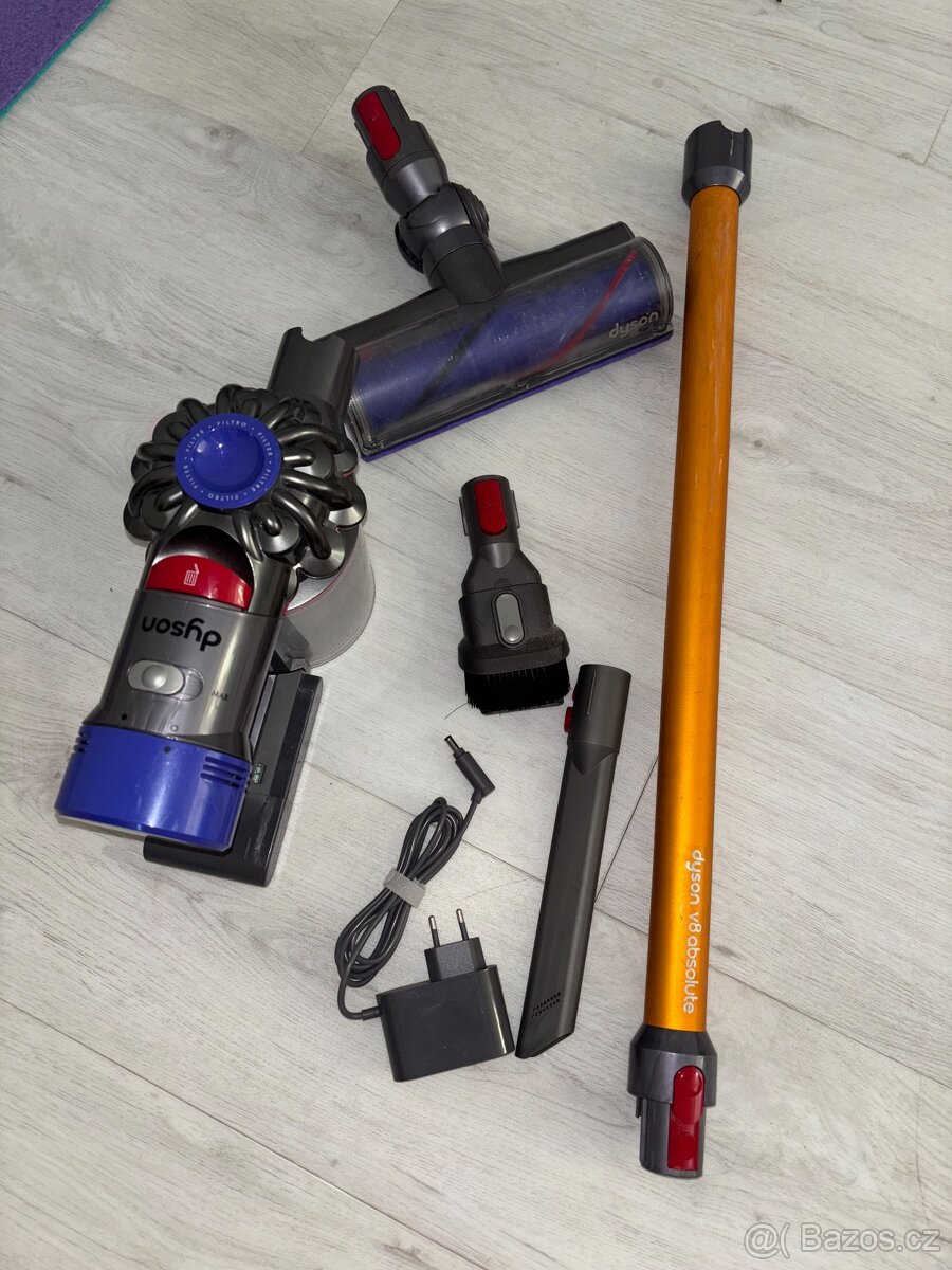 Dyson V8 - tyčový vysavač