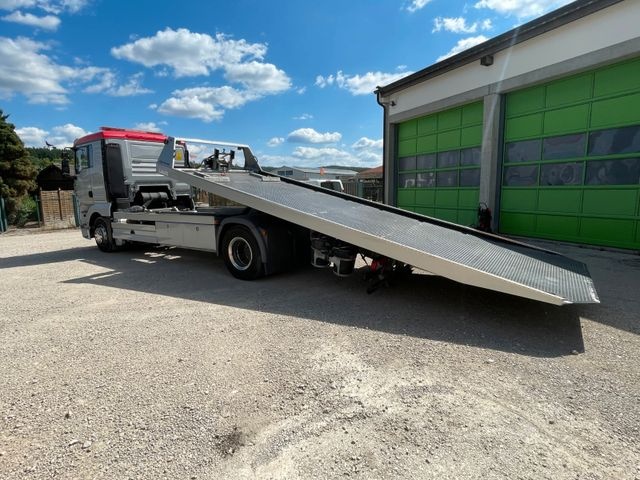 Odtahový speciál Man TGA 18.350 4x2