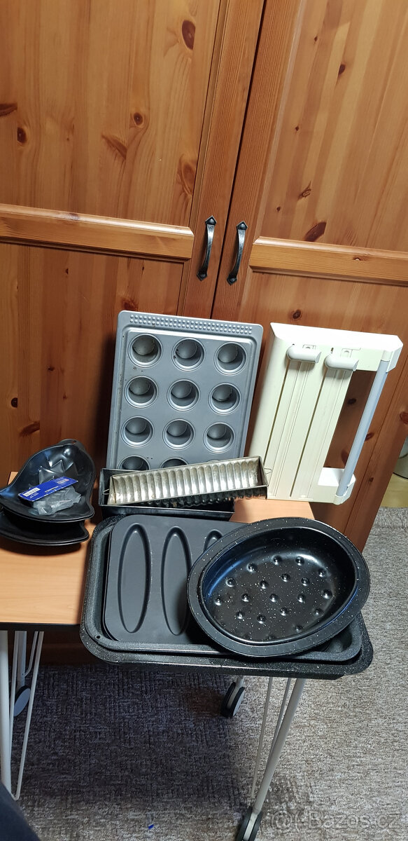 Forma na muffiny, plechy na peceni, držák na folii a alobal