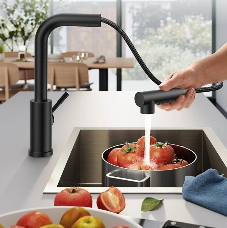Kuchyňská dřezová baterie výsuvná - matná černá