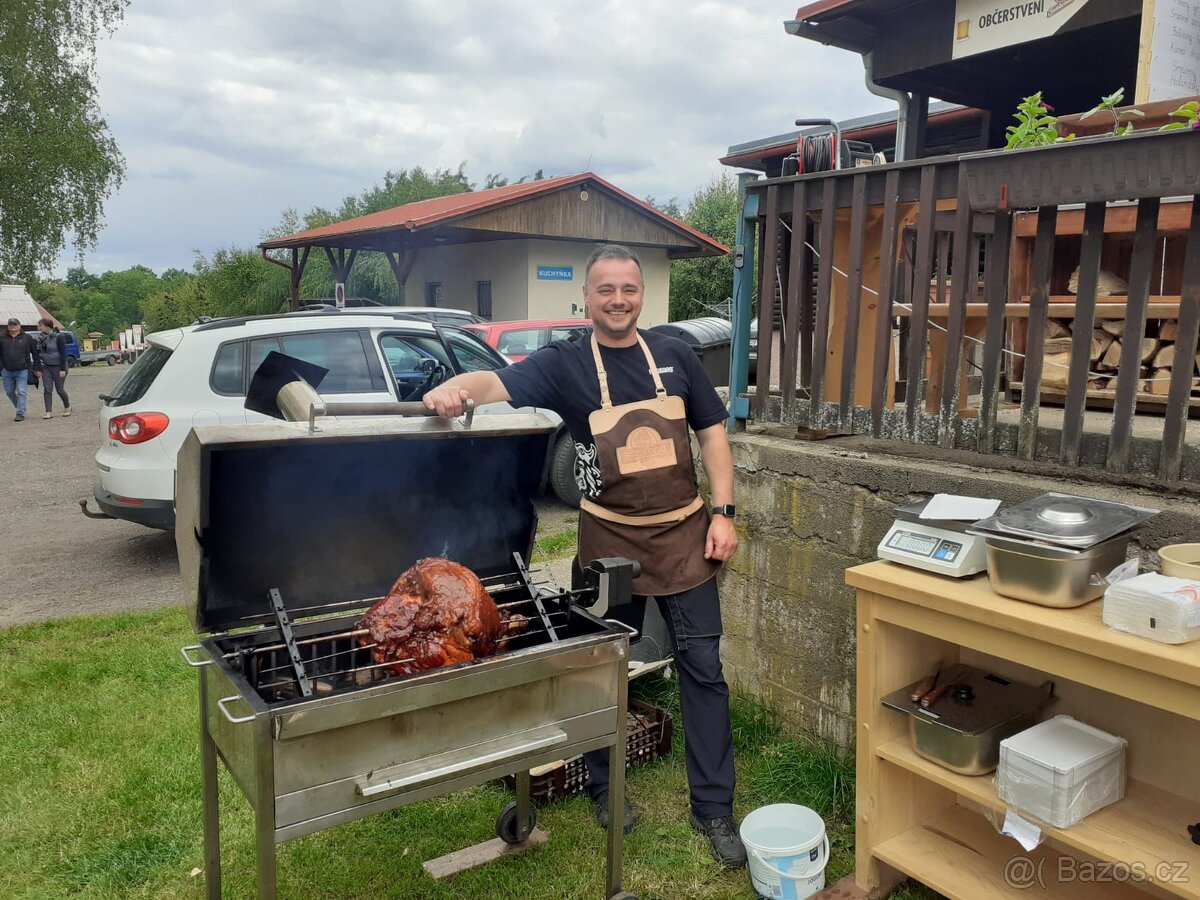 Nerezový gril na kýtu