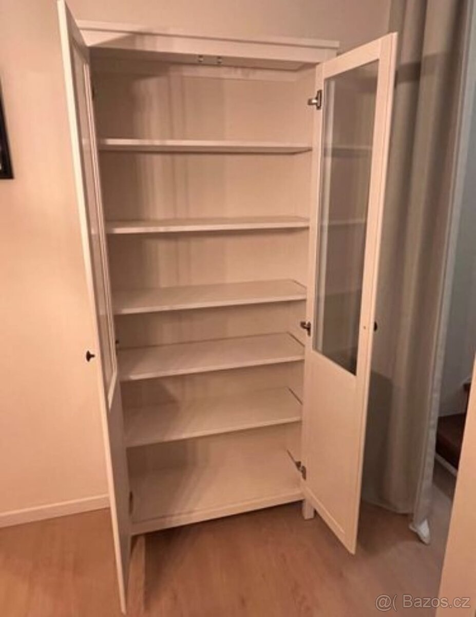 IKEA HEMNES VITRÍNA