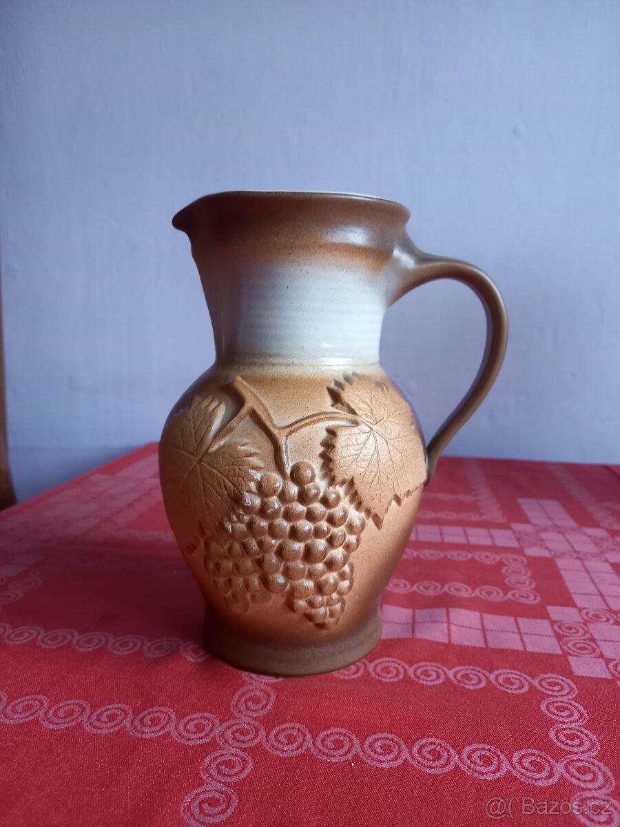 Keramický džbán