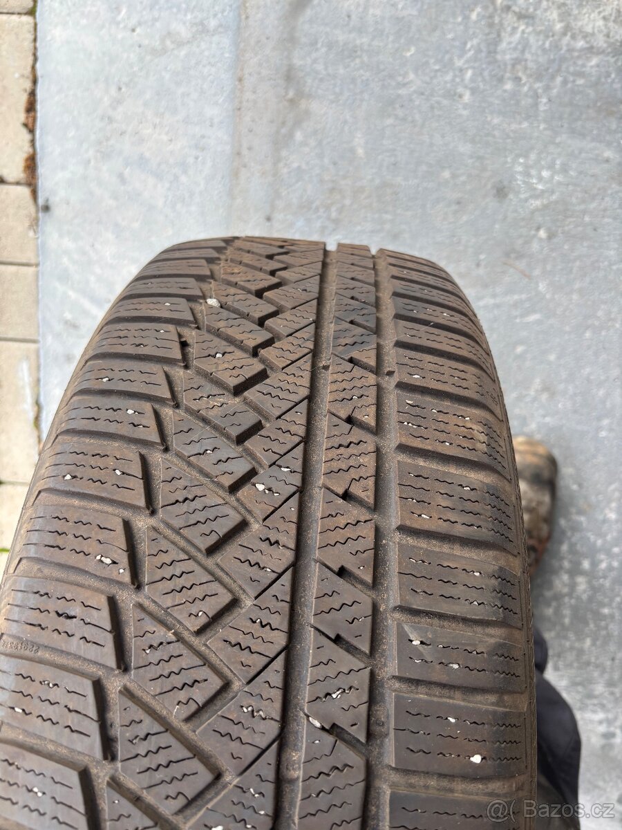225/55R17 V XL