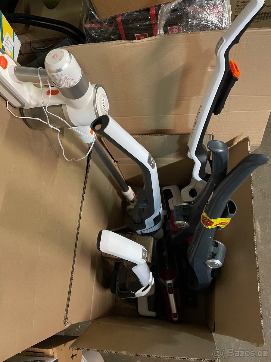 Tyčový bateriový vysavač