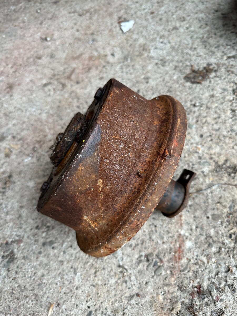 Litinové pojezdové kolo s náklonem 4ks