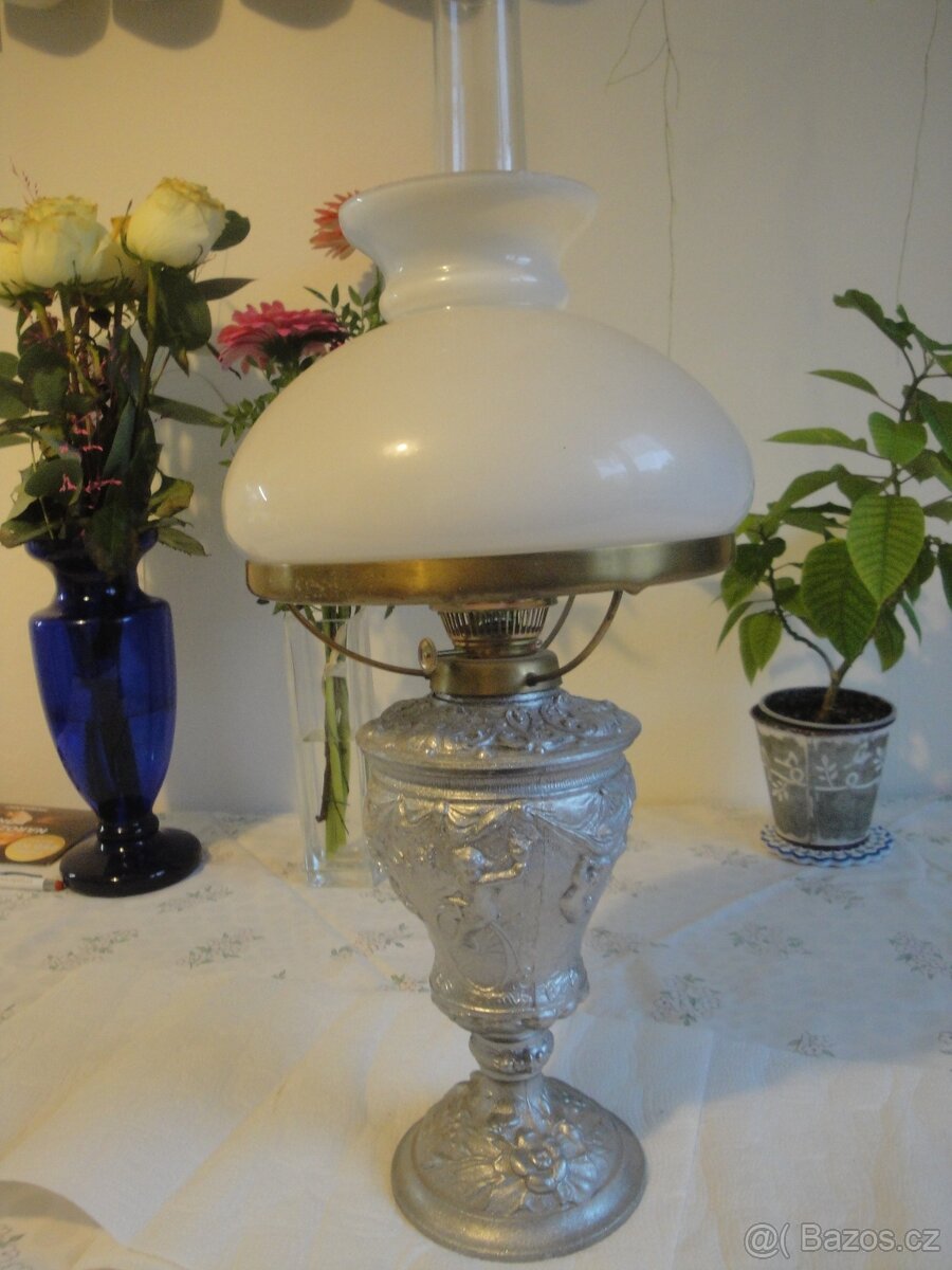 hezká stará petrolejová lampa