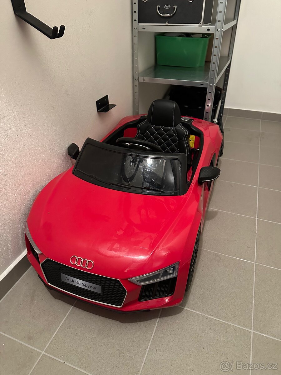 Elektrické autíčko Audi R8 Spyder (2-8 let, do 30 kg)