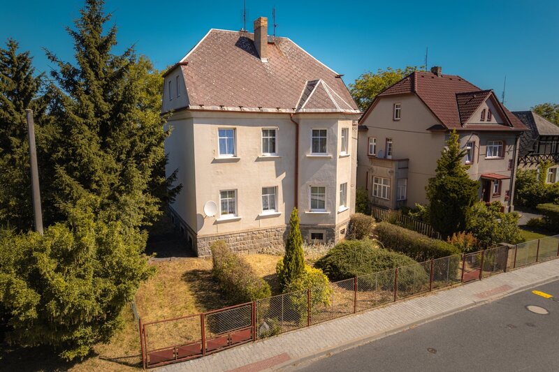 Prvorepubliková vila 5+2 (7+3) 380m2 / balkon /garáž / zahra