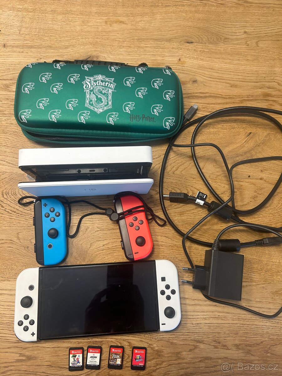 Nintendo switch OLED, hry, 4 ovladače, case