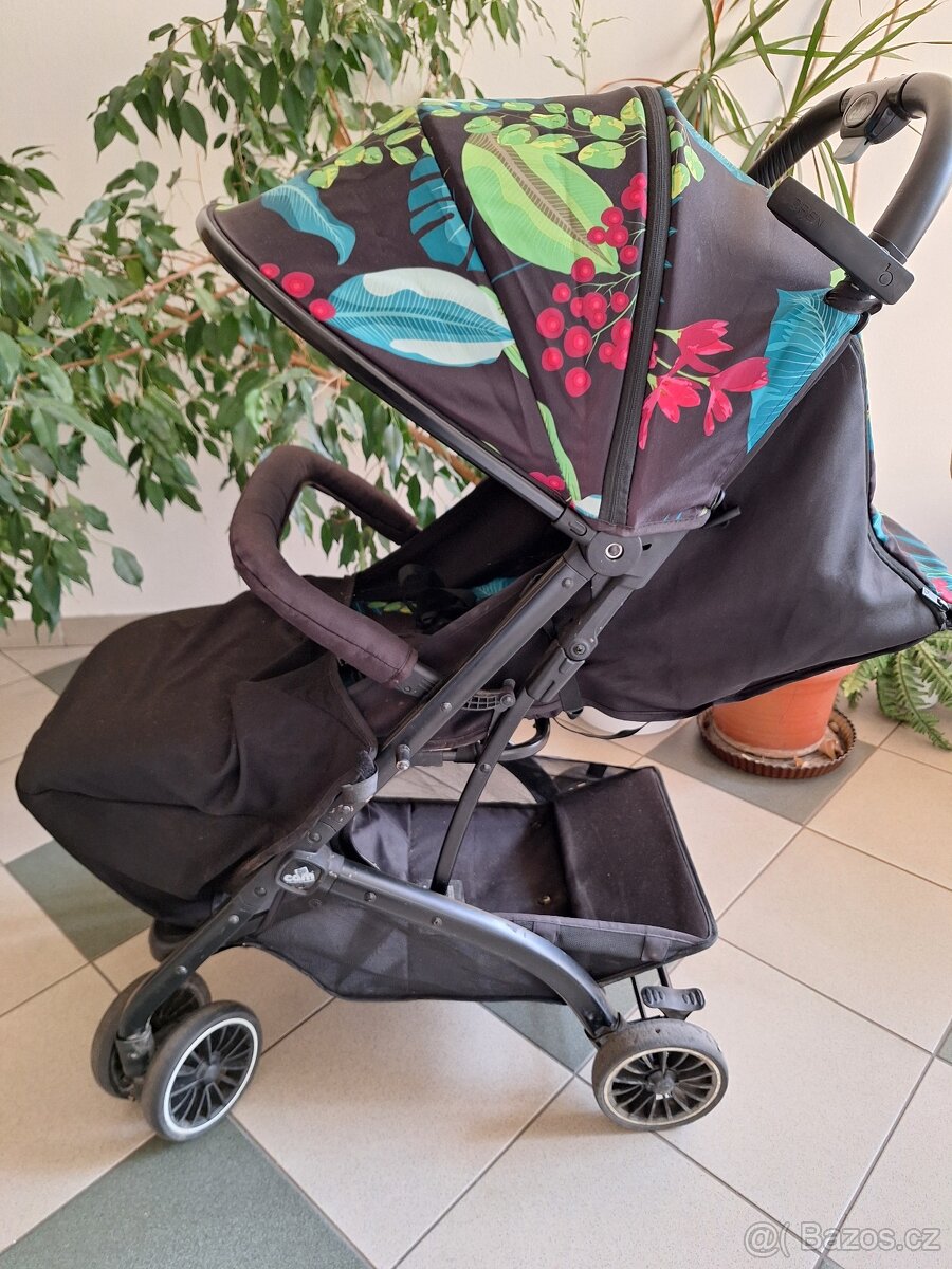 Golfový kočárek na cesty