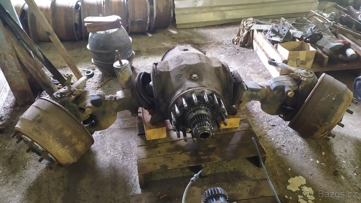 Přední náprava z Tatra 815