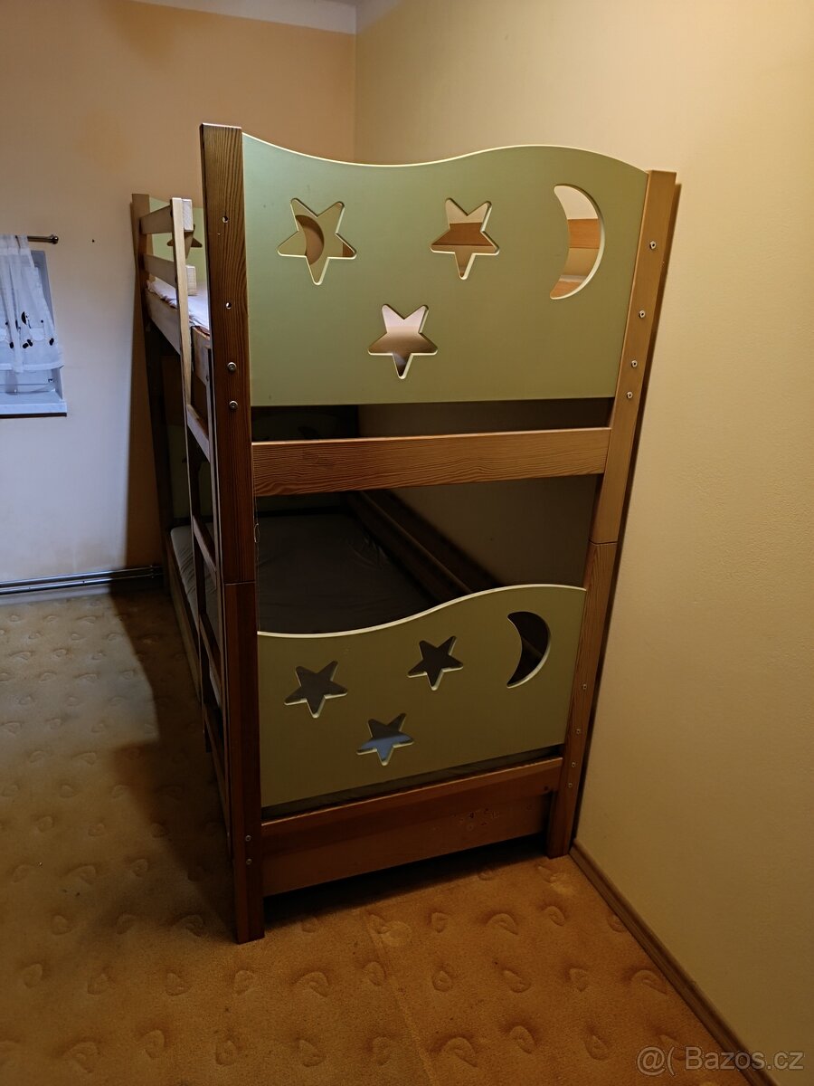 Dvoupatrová dětská postel