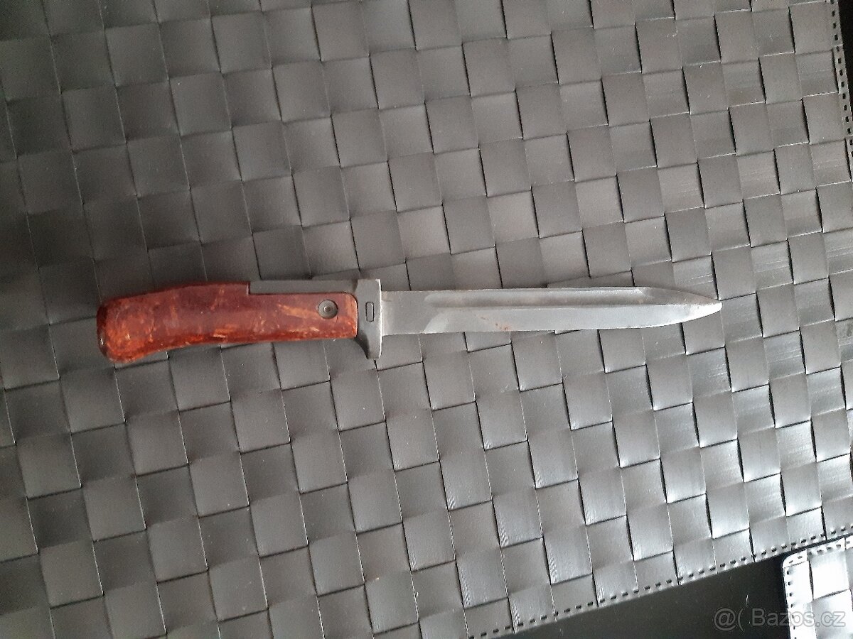 Prodám bodák, pozůstalost.