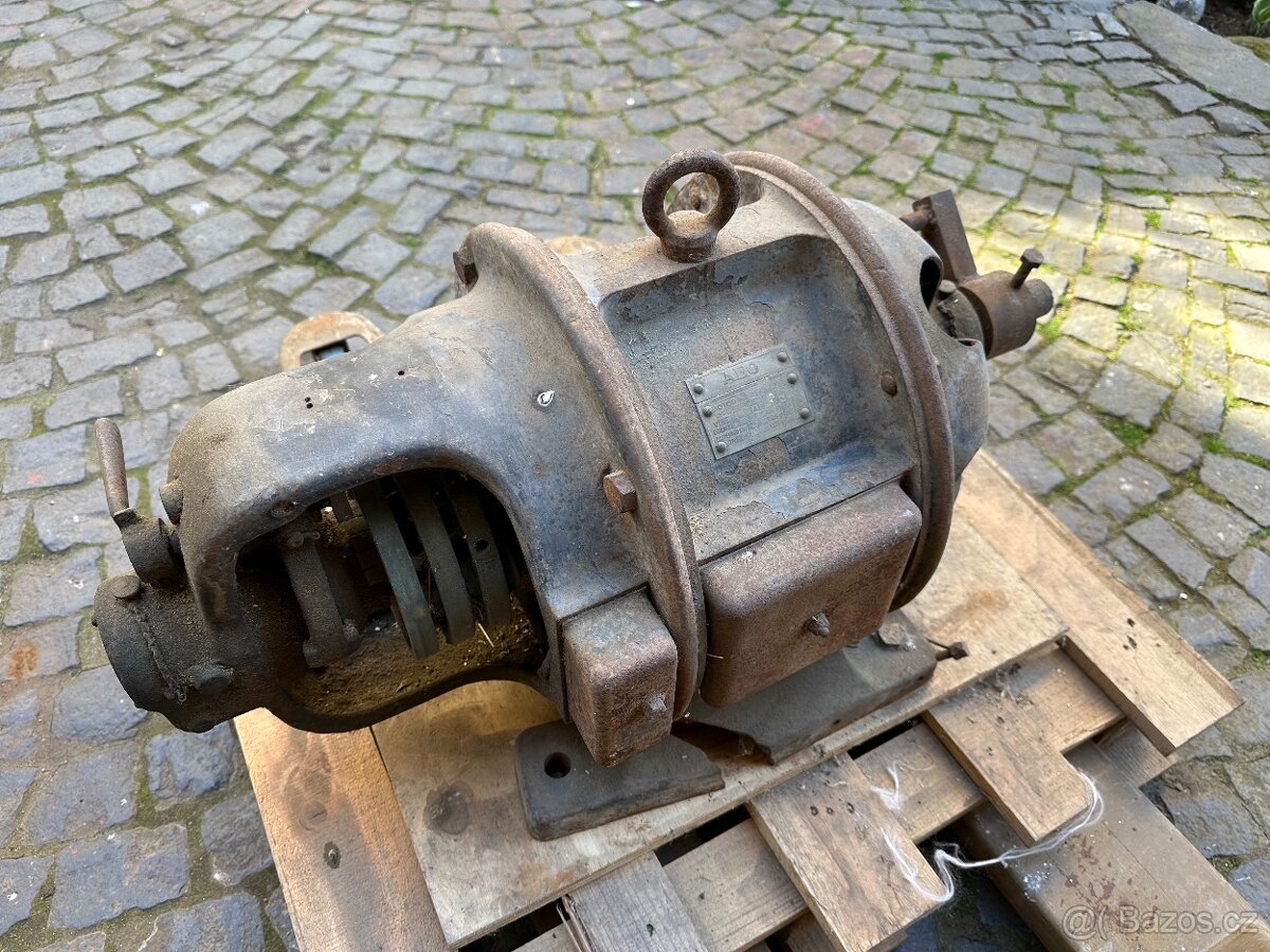 Starý motor AEG