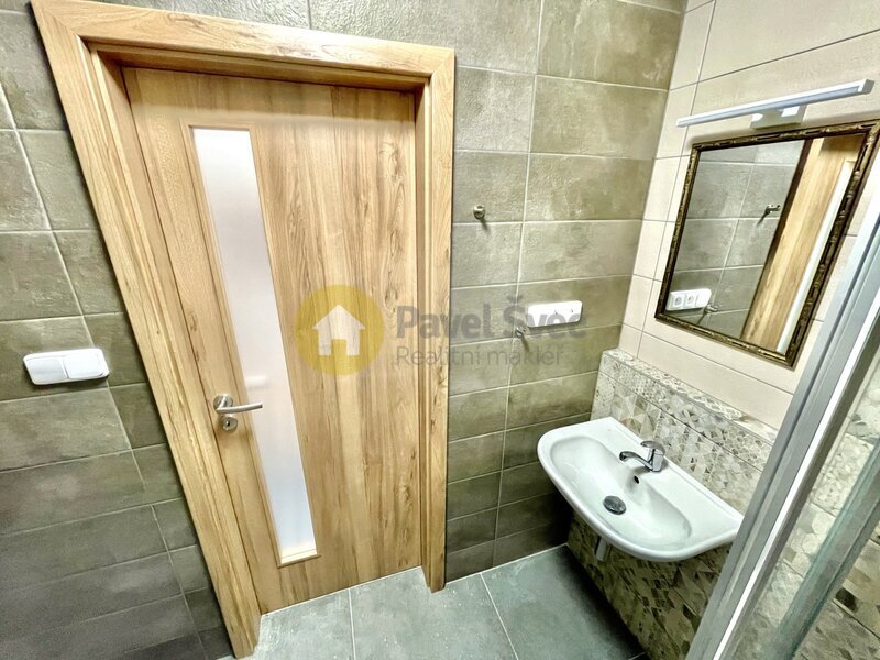 Pronájem nově rekonstruované garsonky, 32 m2/sklep, Strakoni