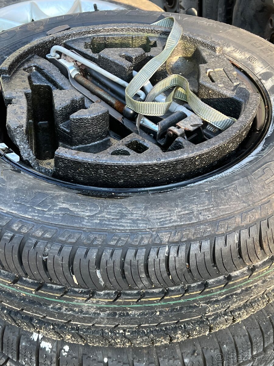 Octavia rezervní plnohodnotné kolo 195/65 r15