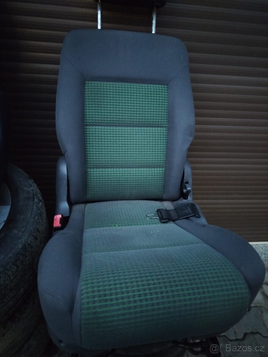 Sedačky 3 rady