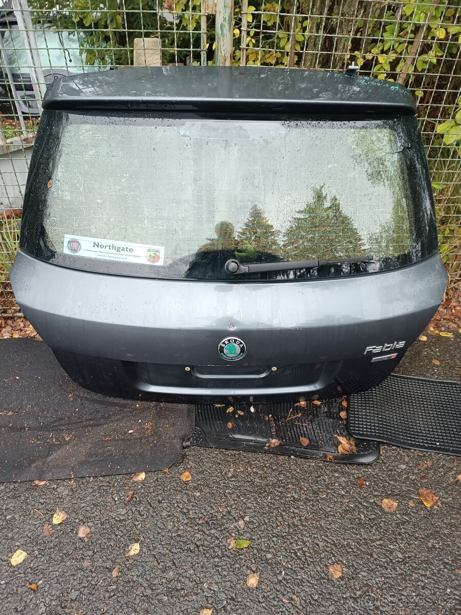 Skoda Fabia 2 - páté dveře, víko kufru