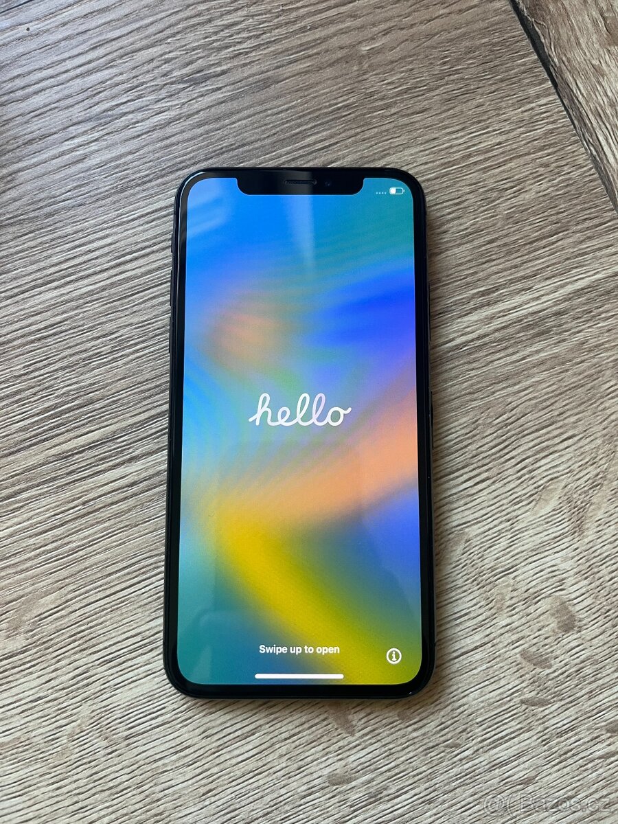 Apple iPhone X 64GB vesmírně šedá