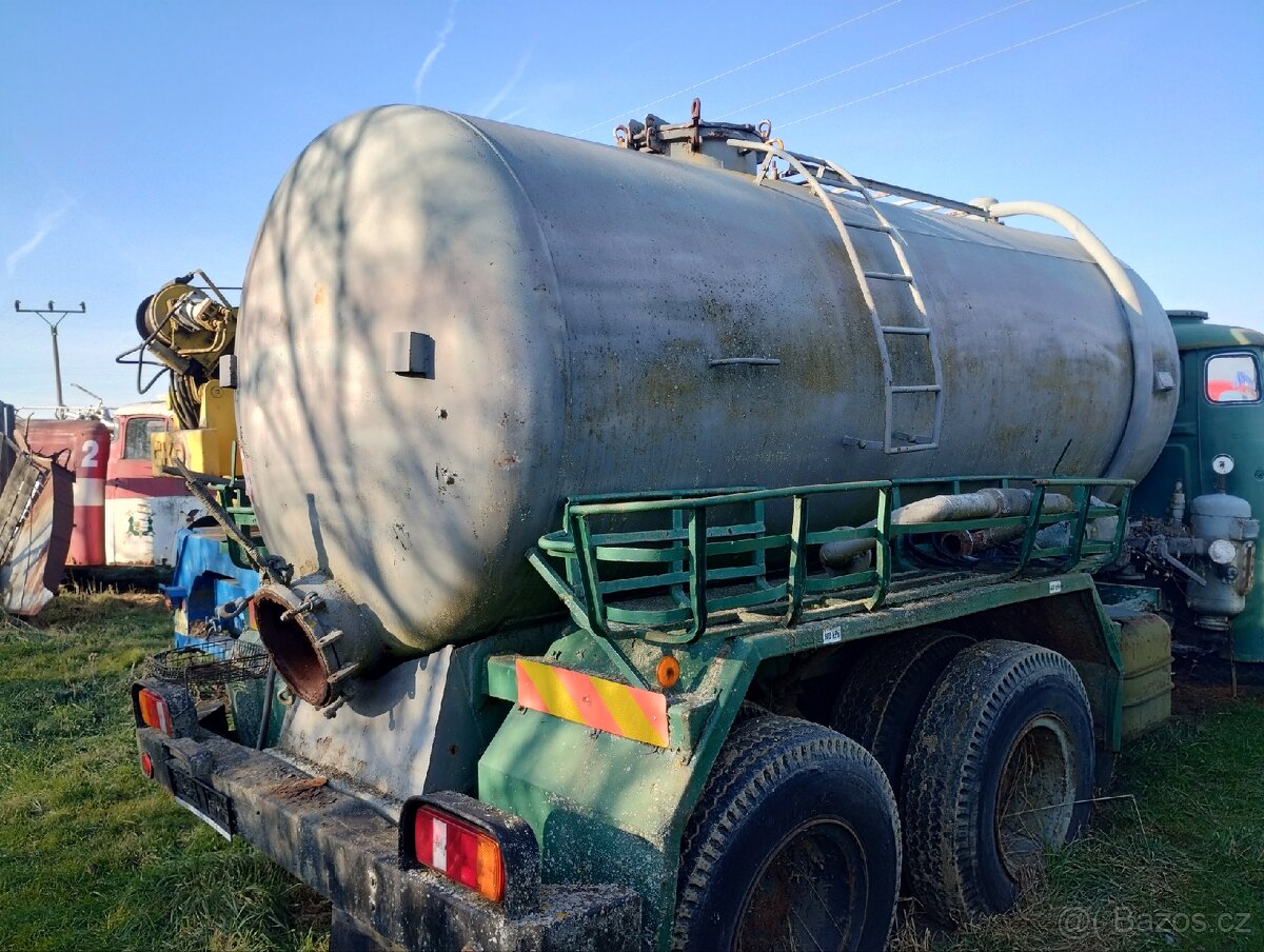 Cisterna Tatra 148