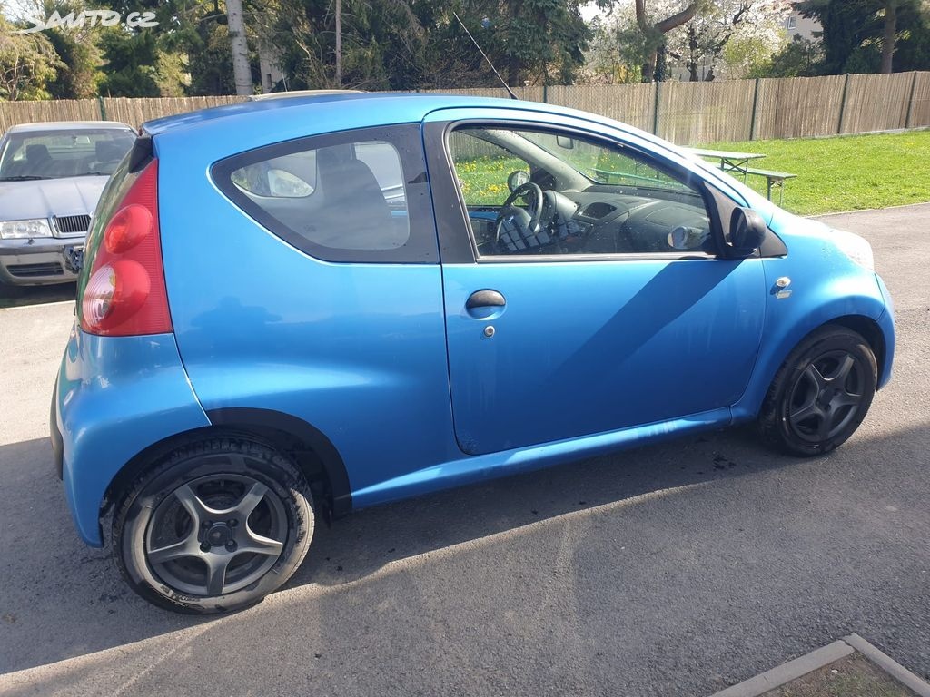 Peugeot 107 platná STK- Říčany