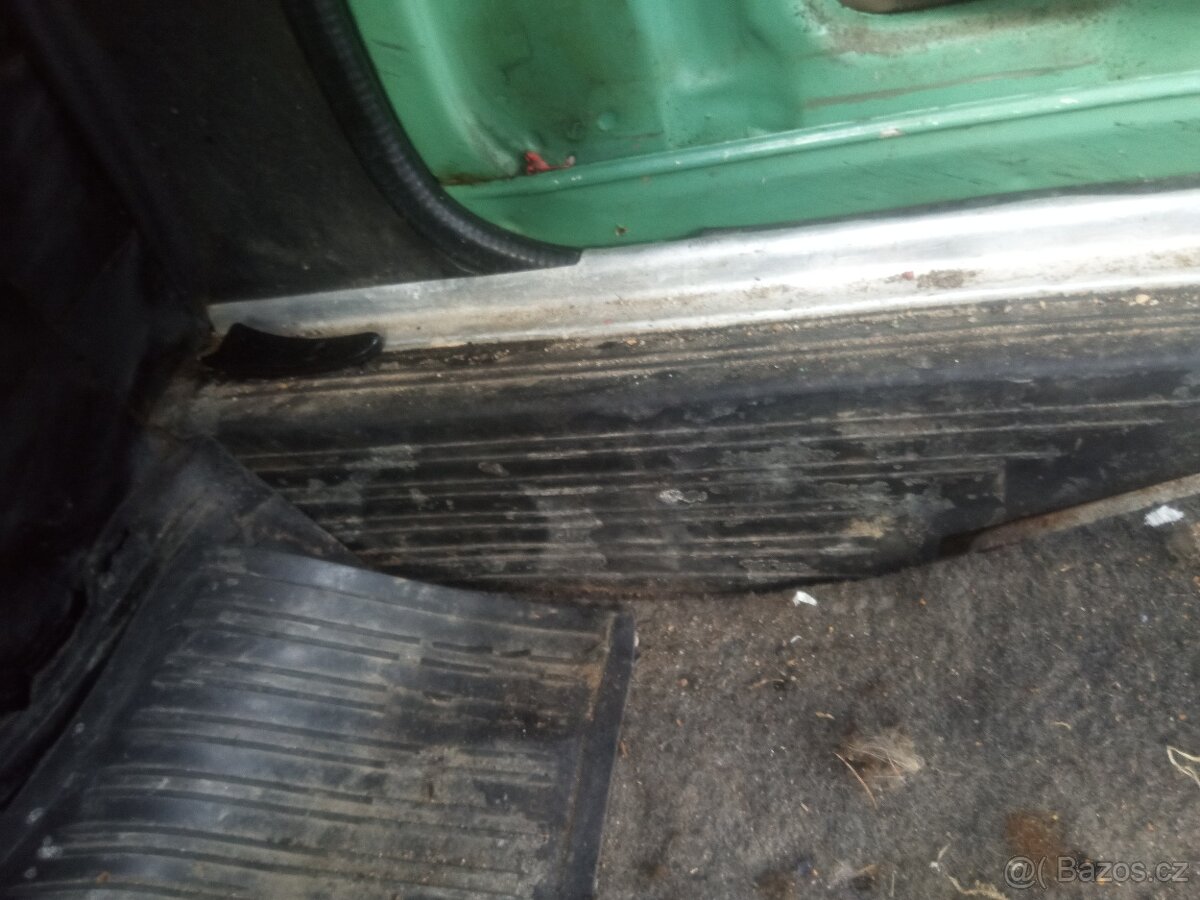 Škoda 100/110 vnitřní gumy prahů
