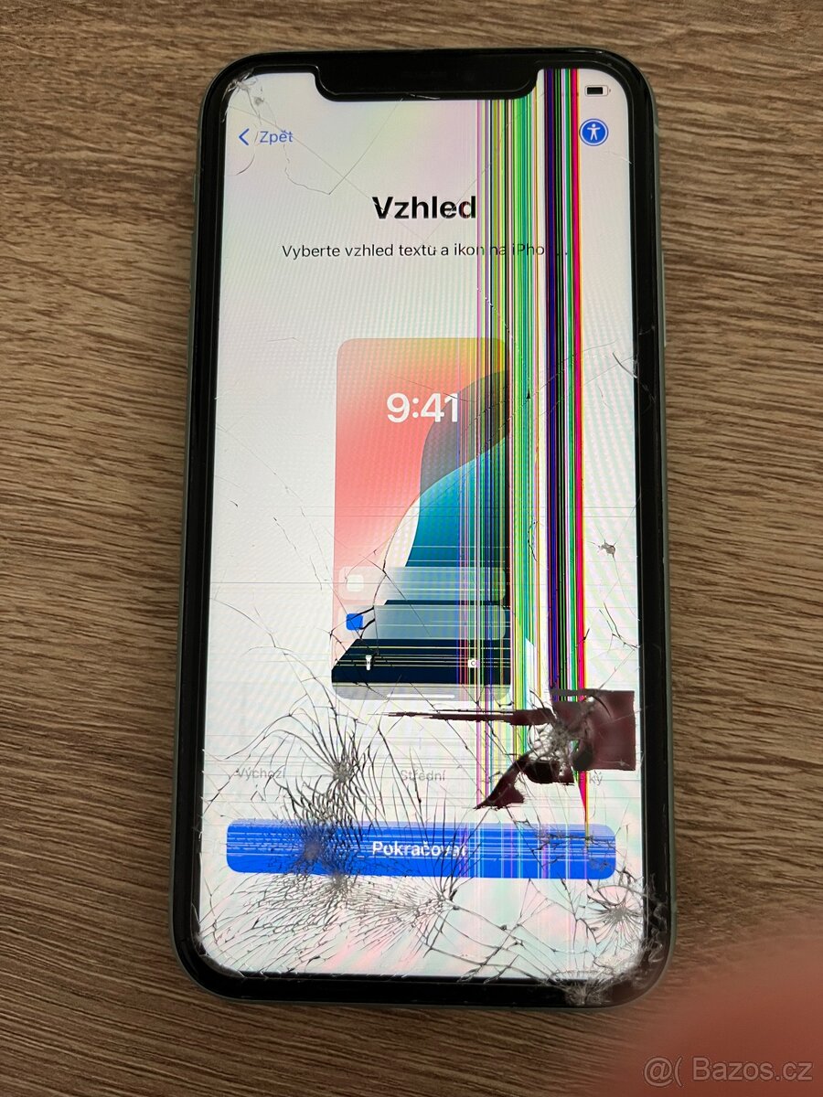iPhone 11 s rozbitým displejem